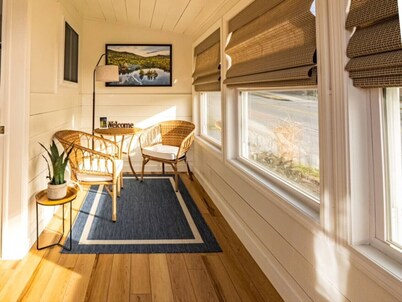 Lake George Luxury Cabin (Alcove Studio)
