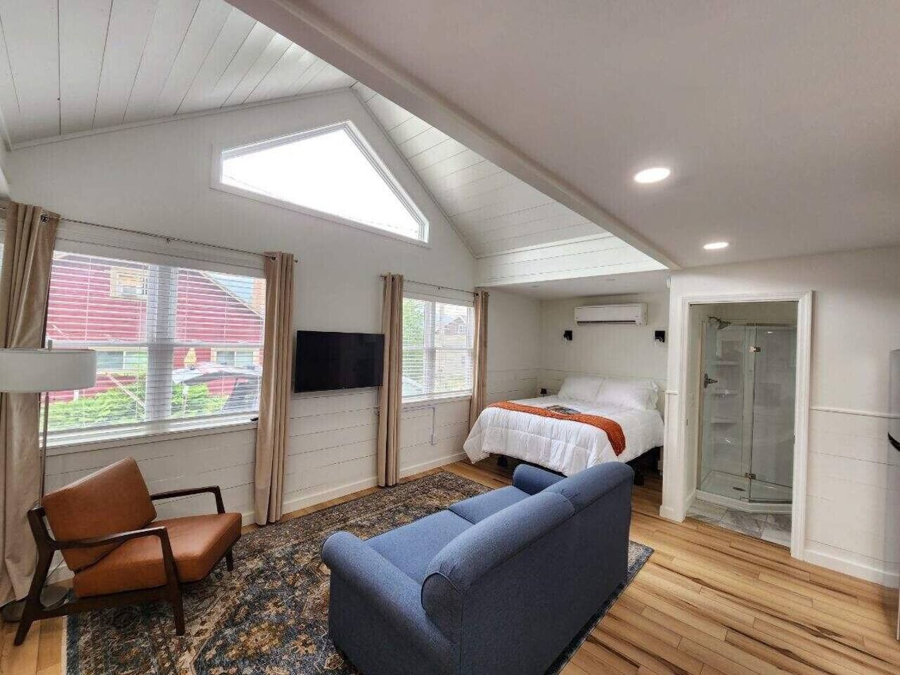 Una scrivania, ferro/asse da stiro, culla da viaggio, Wi-Fi gratuito