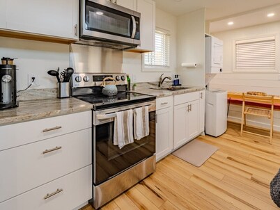 Lake George Luxury Cabin (Alcove Studio)