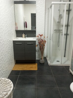 Haartrockner, Seife, Toilettenpapier