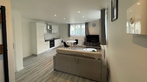 A modern apartment with a kitchenette, a dining area, and a living space. - Separate F2 near RER&TGV and amenities (Massy)