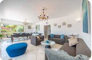 Smart TV - Magnificent villa with breathtaking sea view and beaches on foot (Roquebrune-sur-Argens)