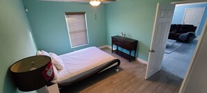 Room - Home Resort (Coral Springs)