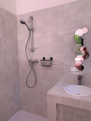 Shower, hair dryer, towels, toilet paper