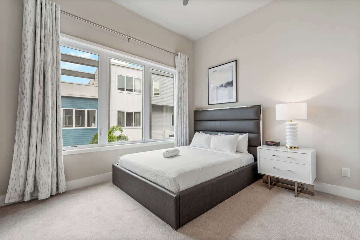 5 bedrooms, iron/ironing board, free WiFi, bed sheets