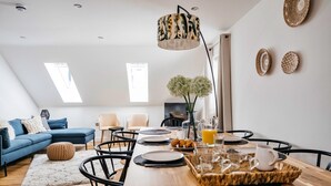 House | Dining - Stylish Apartment Near Newquay Beach, No Deposit (Newquay)