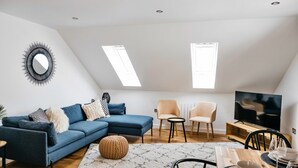 House | Living room - Stylish Apartment Near Newquay Beach, No Deposit (Newquay)
