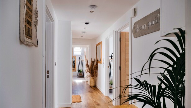 House | Interior detail - Stylish Apartment Near Newquay Beach, No Deposit (Newquay)