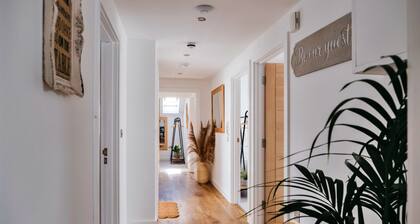 Stylish Apartment Near Newquay Beach, No Deposit