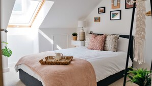 House - Stylish Apartment Near Newquay Beach, No Deposit (Newquay)