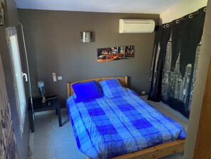 4 bedrooms, iron/ironing board, WiFi, bed sheets - Aix en Provence beautiful Provencal house with swimming pool 12 x 6 large lot (Aix-en-Provence)