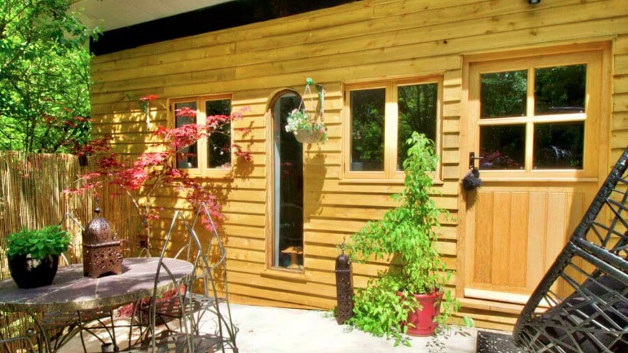 Cabin in New Forest With Private Woodland