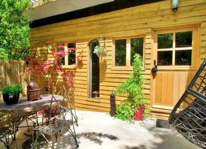 Cabin in New Forest With Private Woodland