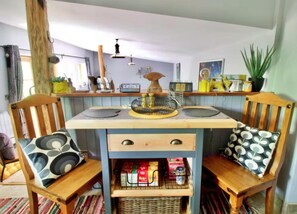 House | Private kitchen - Cabin in New Forest With Private Woodland (Romsey)