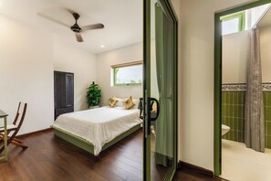 2 habitaciones, caja de seguridad en la habitación y escritorio 
