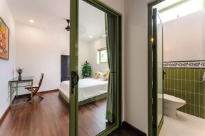 2 bedrooms, in-room safe, desk, iron/ironing board