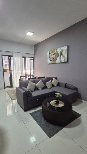 Smart TV - Cozy 2-bedroom apartment with rooftop pool (Flic en Flac)