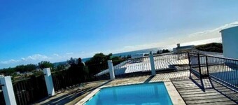 Cozy 2-bedroom apartment with rooftop pool, WiFi in soothing Flic en Flac
