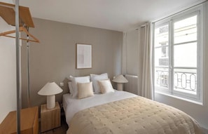3 chambres, fer et planche à repasser, Wi-Fi, draps fournis