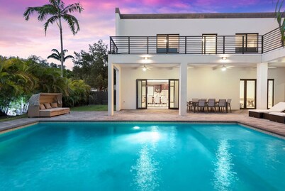 Lux 10 Bed&Bath Suite Villa w/ Warm Pool & Game Rm