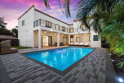 Lux 10 Bed&Bath Suite Villa w/ Warm Pool & Game Rm