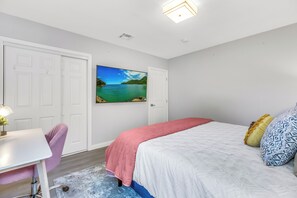3 bedrooms, desk, iron/ironing board, free WiFi