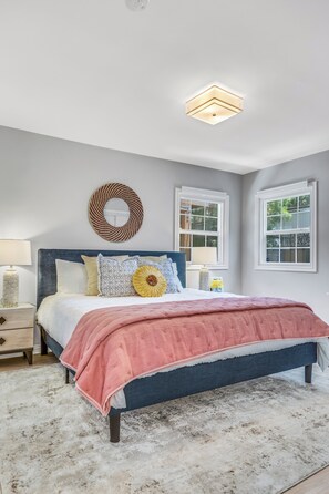 3 bedrooms, desk, iron/ironing board, free WiFi