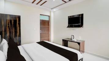 Deluxe-Doppelzimmer, Stadtblick | Schreibtisch, laptopgeeigneter Arbeitsplatz, kostenloses WLAN