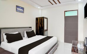 Habitación doble Deluxe, vista a la ciudad | Escritorio, espacio para trabajar con laptop y wifi gratis 