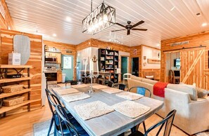 Dining - Game Room, Bar & Hot Tub: Perfect Group Getaway (Clarkson)