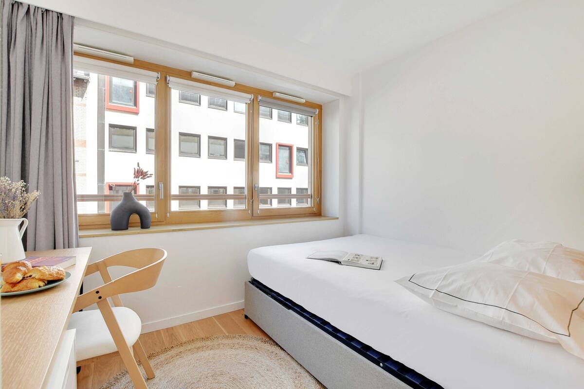 1 bedroom, laptop workspace, bed sheets