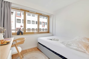 アパートメント | 1 室のベッドルーム、ノートパソコン用作業スペース、ベッドシーツ