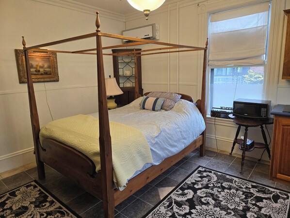 1 habitación, tabla de planchar con plancha, wifi gratis y ropa de cama 