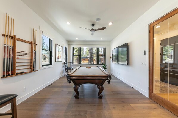 Games room - Aloha Mountain Haus | Luxury Golf Retreat | Club Access | Billiards (Truckee)