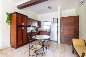 Studio, 1 Bedroom, Smoking, Balcony | Dining room