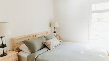 2 makuuhuonetta, silitysrauta/-lauta, Wi-Fi, vuodevaatteet