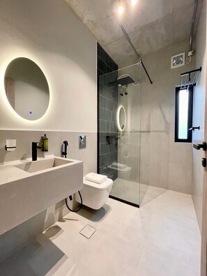 Towels, soap, shampoo, toilet paper - C Living 2 (Riyadh)