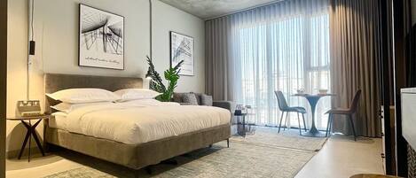 1 soverom, safe på rommet, skrivebord for bærbar PC og wi-fi (inkludert)