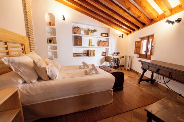 3 bedrooms, iron/ironing board, travel cot, free WiFi