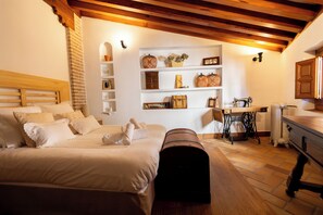 3 habitaciones, tabla de planchar con plancha y cuna de viaje