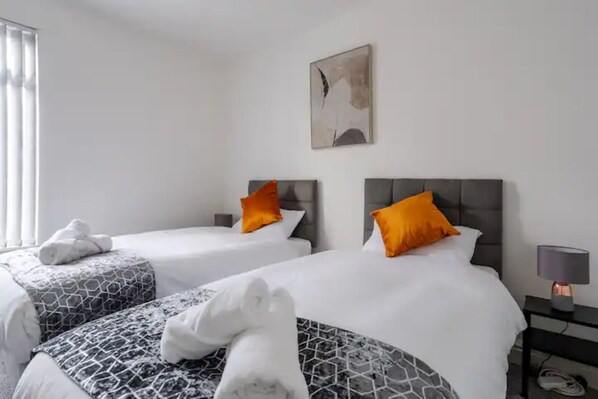2 bedrooms, iron/ironing board, WiFi, bed sheets