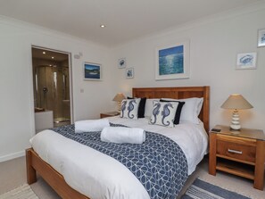2 bedrooms, individually decorated, individually furnished, free WiFi - Sea Breeze (St Ives)