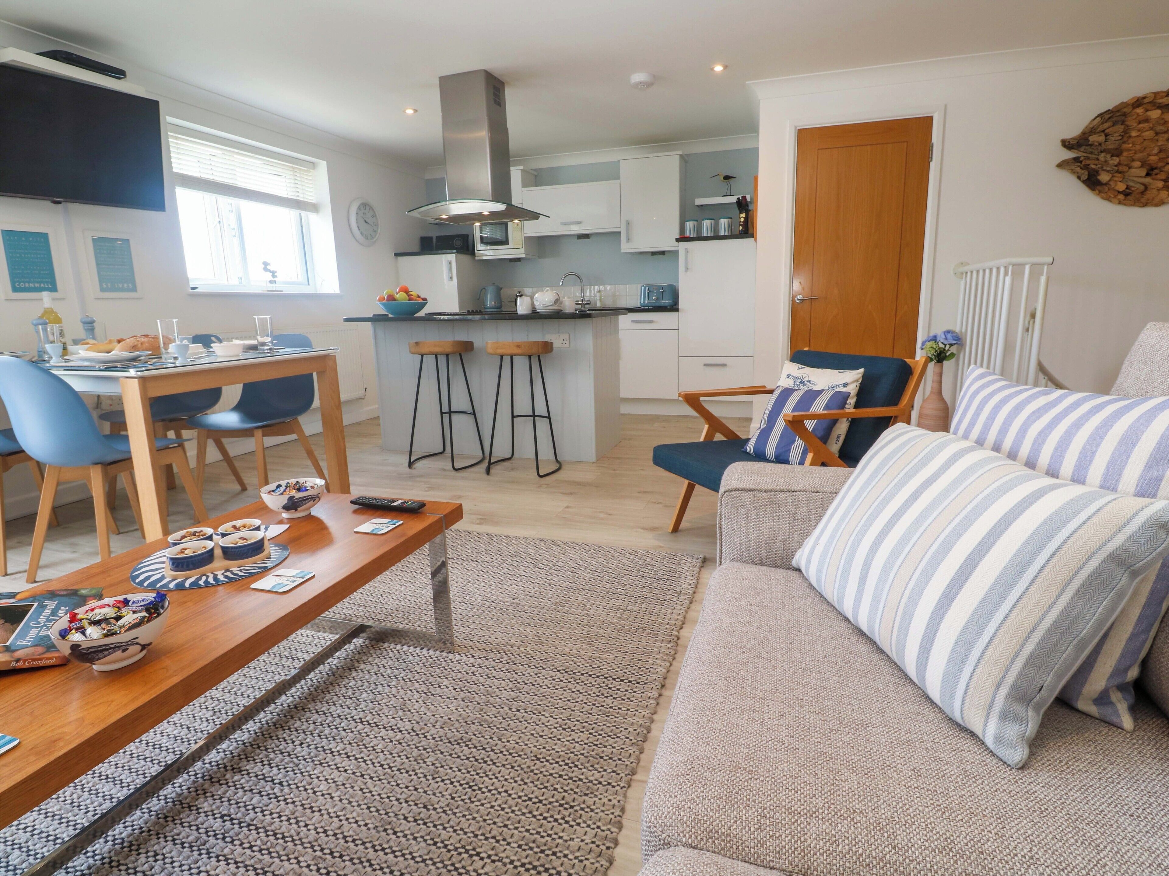 Cottage | Living area