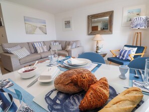 Living area - Sea Breeze (St Ives)