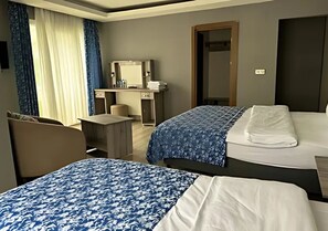 Classic Double Room | Desk, free WiFi - HANNELORE SCHONEMANN (Hamburg)