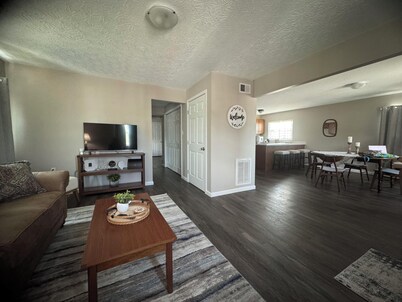 Brand new 2-bedroom apartment in amazing Cross Lanes with WiFi, AC