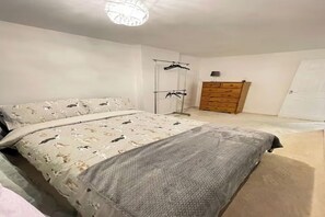 3 bedrooms, desk, iron/ironing board, WiFi