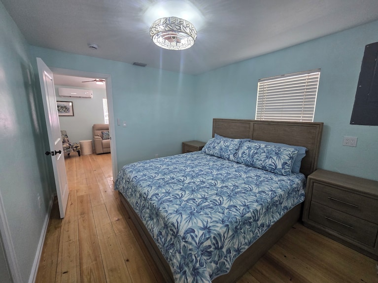 Charming 2-bed 2-bath Cottage In Cedar Key. Golf Cart Included. - Cedar Key, FL
