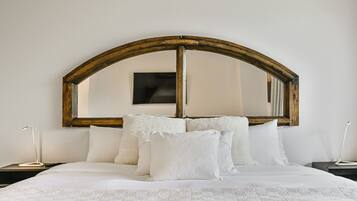 2 bedrooms, desk, iron/ironing board, travel crib