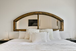 2 bedrooms, desk, iron/ironing board, travel crib